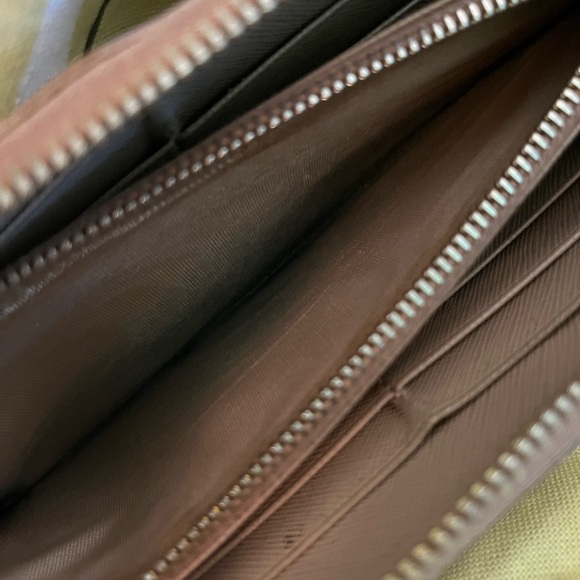 Hand painted Authentic Prada zip wallet - Picture 10 of 10